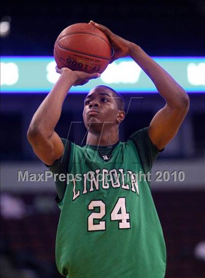 Thumbnail 1 in Lincoln vs. St. Francis (CIF State D2 Final) photogallery.