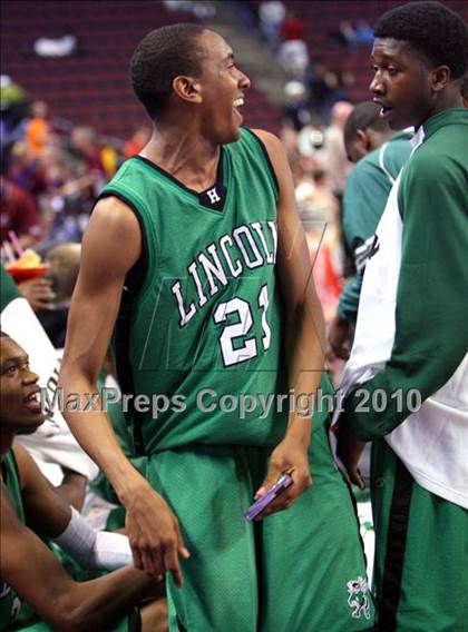 Thumbnail 1 in Lincoln vs. St. Francis (CIF State D2 Final) photogallery.