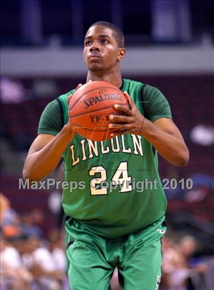 Thumbnail 2 in Lincoln vs. St. Francis (CIF State D2 Final) photogallery.