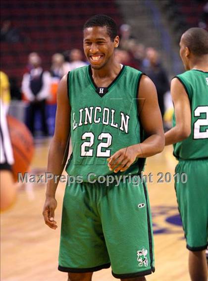 Thumbnail 3 in Lincoln vs. St. Francis (CIF State D2 Final) photogallery.