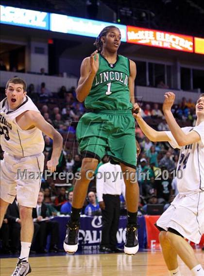 Thumbnail 3 in Lincoln vs. St. Francis (CIF State D2 Final) photogallery.
