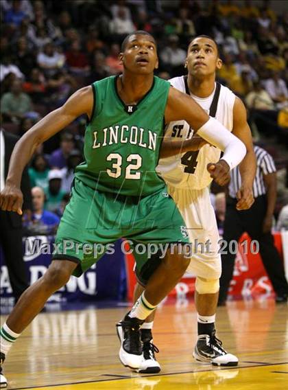 Thumbnail 2 in Lincoln vs. St. Francis (CIF State D2 Final) photogallery.