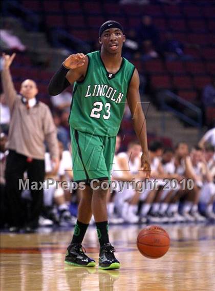 Thumbnail 1 in Lincoln vs. St. Francis (CIF State D2 Final) photogallery.