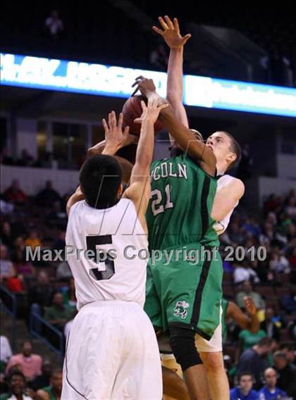 Thumbnail 3 in Lincoln vs. St. Francis (CIF State D2 Final) photogallery.