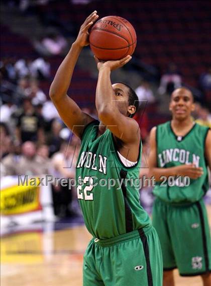 Thumbnail 2 in Lincoln vs. St. Francis (CIF State D2 Final) photogallery.