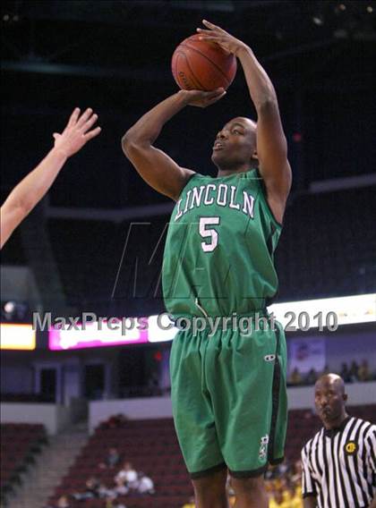 Thumbnail 2 in Lincoln vs. St. Francis (CIF State D2 Final) photogallery.