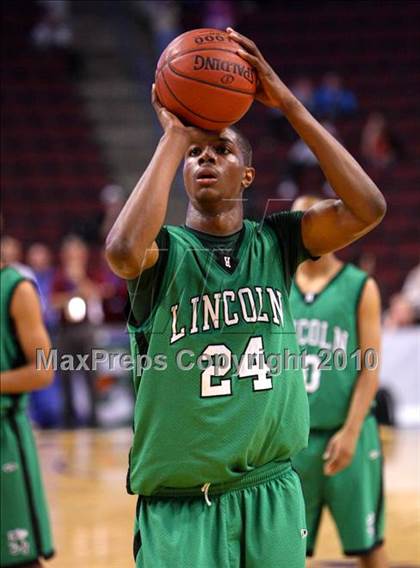 Thumbnail 3 in Lincoln vs. St. Francis (CIF State D2 Final) photogallery.