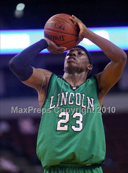 Thumbnail 2 in Lincoln vs. St. Francis (CIF State D2 Final) photogallery.