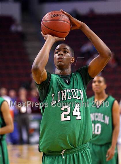 Thumbnail 1 in Lincoln vs. St. Francis (CIF State D2 Final) photogallery.