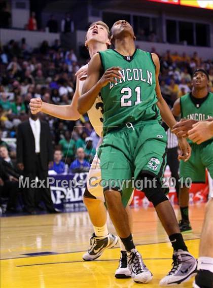 Thumbnail 1 in Lincoln vs. St. Francis (CIF State D2 Final) photogallery.