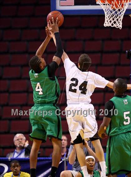 Thumbnail 2 in Lincoln vs. St. Francis (CIF State D2 Final) photogallery.