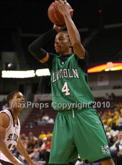 Thumbnail 1 in Lincoln vs. St. Francis (CIF State D2 Final) photogallery.