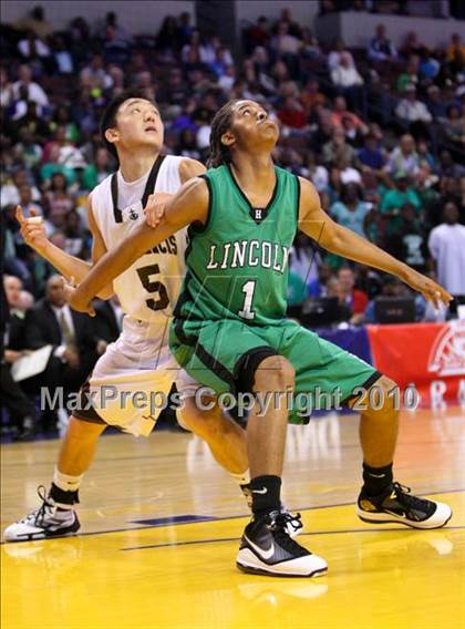 Thumbnail 2 in Lincoln vs. St. Francis (CIF State D2 Final) photogallery.