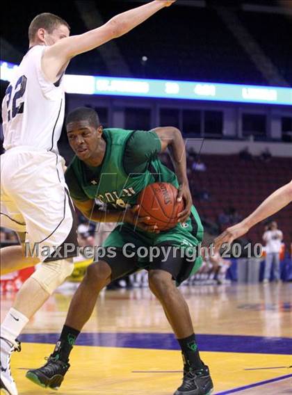 Thumbnail 1 in Lincoln vs. St. Francis (CIF State D2 Final) photogallery.