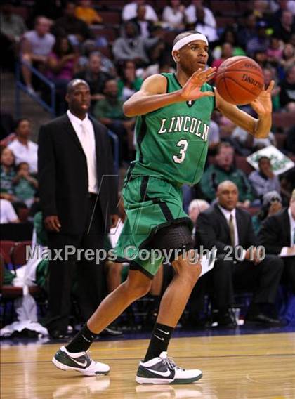 Thumbnail 3 in Lincoln vs. St. Francis (CIF State D2 Final) photogallery.