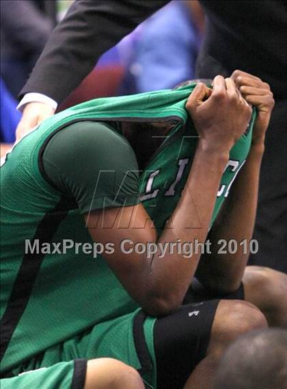 Thumbnail 1 in Lincoln vs. St. Francis (CIF State D2 Final) photogallery.