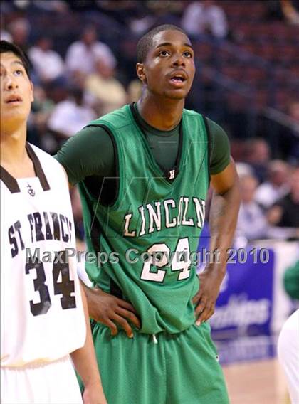 Thumbnail 1 in Lincoln vs. St. Francis (CIF State D2 Final) photogallery.