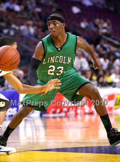 Thumbnail 1 in Lincoln vs. St. Francis (CIF State D2 Final) photogallery.
