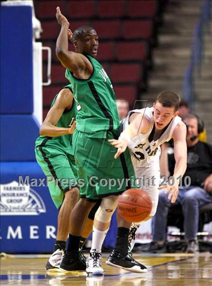 Thumbnail 3 in Lincoln vs. St. Francis (CIF State D2 Final) photogallery.