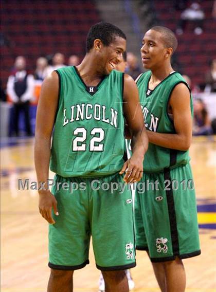 Thumbnail 2 in Lincoln vs. St. Francis (CIF State D2 Final) photogallery.