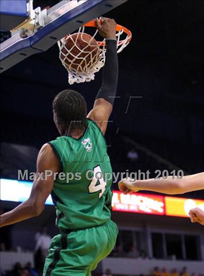 Thumbnail 2 in Lincoln vs. St. Francis (CIF State D2 Final) photogallery.