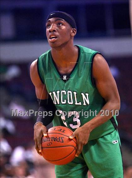 Thumbnail 2 in Lincoln vs. St. Francis (CIF State D2 Final) photogallery.