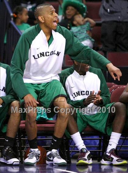 Thumbnail 2 in Lincoln vs. St. Francis (CIF State D2 Final) photogallery.