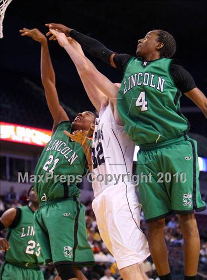 Thumbnail 3 in Lincoln vs. St. Francis (CIF State D2 Final) photogallery.
