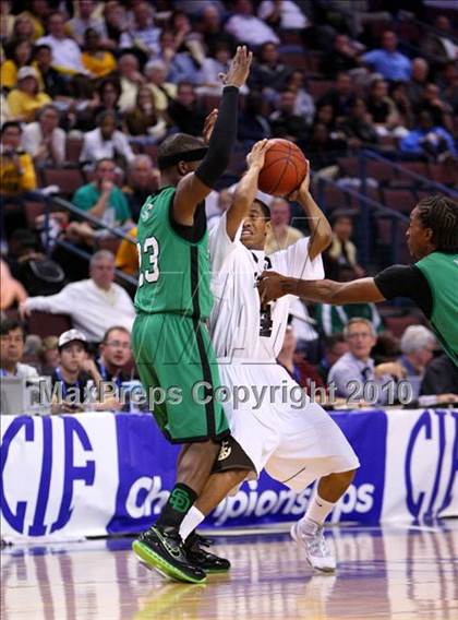 Thumbnail 2 in Lincoln vs. St. Francis (CIF State D2 Final) photogallery.