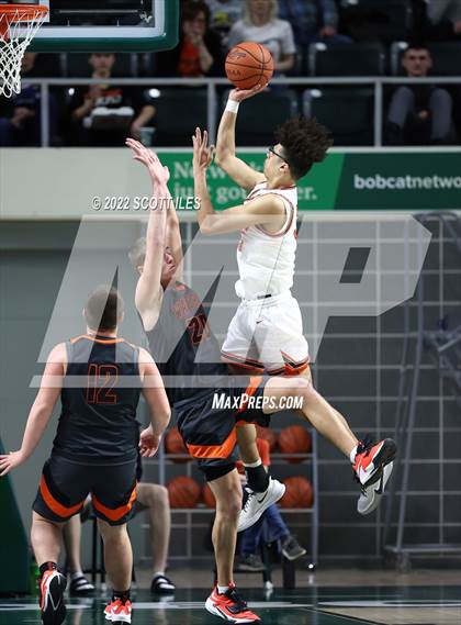 Thumbnail 3 in Waverly vs Heath (OHSAA D2 Regional Final) photogallery.