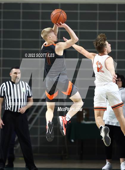 Thumbnail 1 in Waverly vs Heath (OHSAA D2 Regional Final) photogallery.
