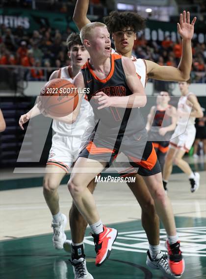 Thumbnail 3 in Waverly vs Heath (OHSAA D2 Regional Final) photogallery.