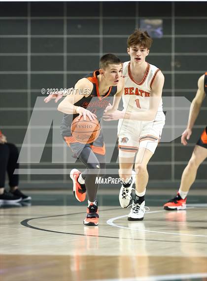 Thumbnail 3 in Waverly vs Heath (OHSAA D2 Regional Final) photogallery.