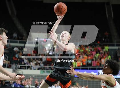 Thumbnail 1 in Waverly vs Heath (OHSAA D2 Regional Final) photogallery.