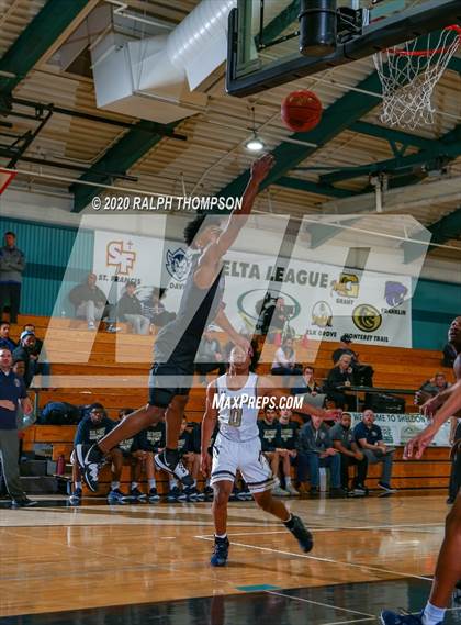 Thumbnail 1 in Elk Grove vs. Sacramento (Adidas Challenge) photogallery.