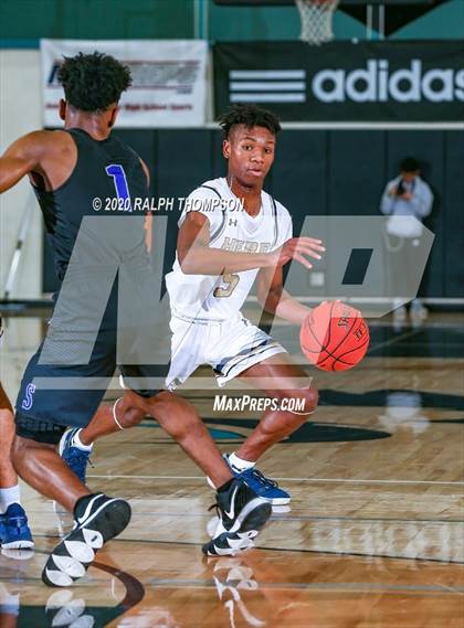 Thumbnail 3 in Elk Grove vs. Sacramento (Adidas Challenge) photogallery.