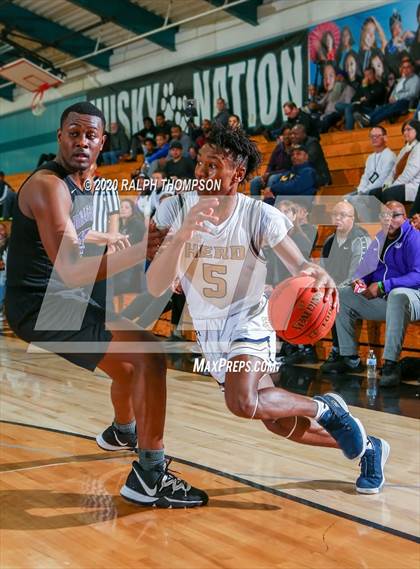 Thumbnail 2 in Elk Grove vs. Sacramento (Adidas Challenge) photogallery.