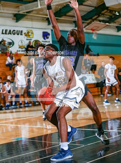 Thumbnail 2 in Elk Grove vs. Sacramento (Adidas Challenge) photogallery.
