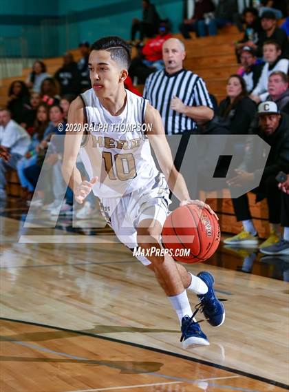 Thumbnail 1 in Elk Grove vs. Sacramento (Adidas Challenge) photogallery.