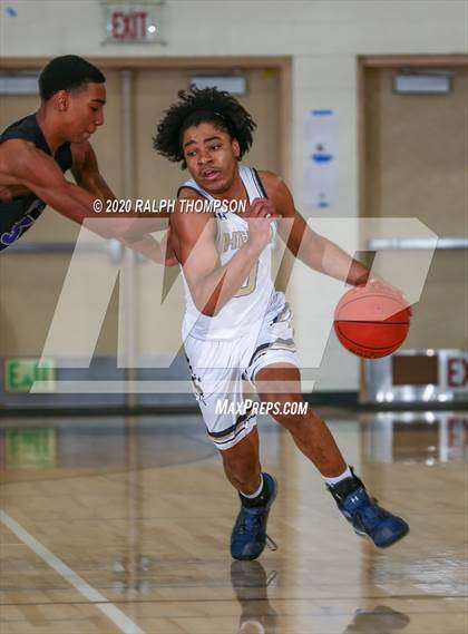Thumbnail 2 in Elk Grove vs. Sacramento (Adidas Challenge) photogallery.