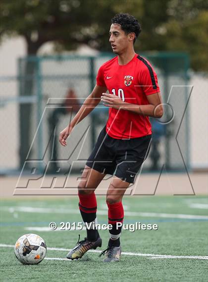 Thumbnail 1 in Taft vs. Crespi (Valley Kickoff Classic) photogallery.