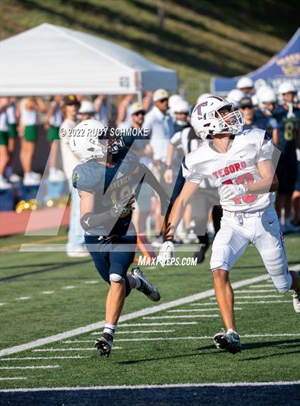Thumbnail 1 in La Costa Canyon vs Tesoro photogallery.