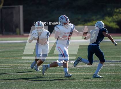 Thumbnail 2 in La Costa Canyon vs Tesoro photogallery.