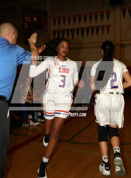 Thumbnail 3 in St. Joseph Notre Dame vs. Arcata (CIF NCS D4 Final) photogallery.