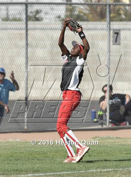 Thumbnail 1 in Norco vs. Mater Dei (CIF-SS D1 Playoffs) photogallery.