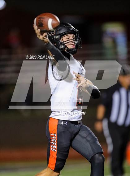Thumbnail 3 in Norman @ Mustang photogallery.