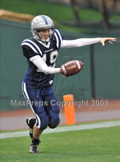 Thumbnail 2 in Trabuco Hills vs. La Habra (CIF SS Southwest Division Final) photogallery.