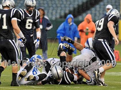 Thumbnail 2 in Trabuco Hills vs. La Habra (CIF SS Southwest Division Final) photogallery.