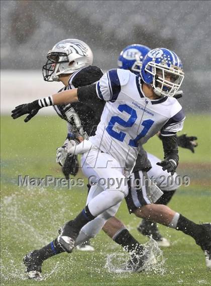 Thumbnail 2 in Trabuco Hills vs. La Habra (CIF SS Southwest Division Final) photogallery.