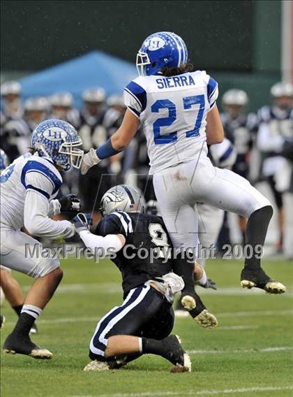 Thumbnail 2 in Trabuco Hills vs. La Habra (CIF SS Southwest Division Final) photogallery.